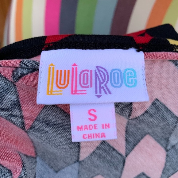 LuLaRoe Irma Tunic Top Red And Black Print 0500 - Picture 5 of 5